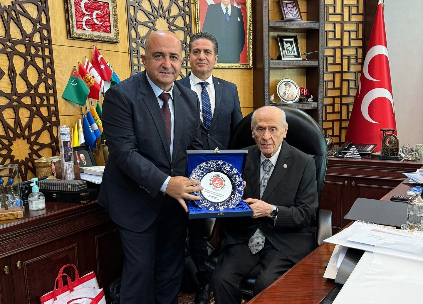 Başkanımız Taşdemir'den, Sayın Devlet Bahçeli'ye ziyaret.